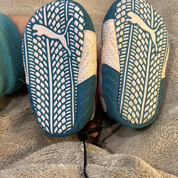 Puma Baby Suede slip on shoes size 1 - Picture 2 of 7